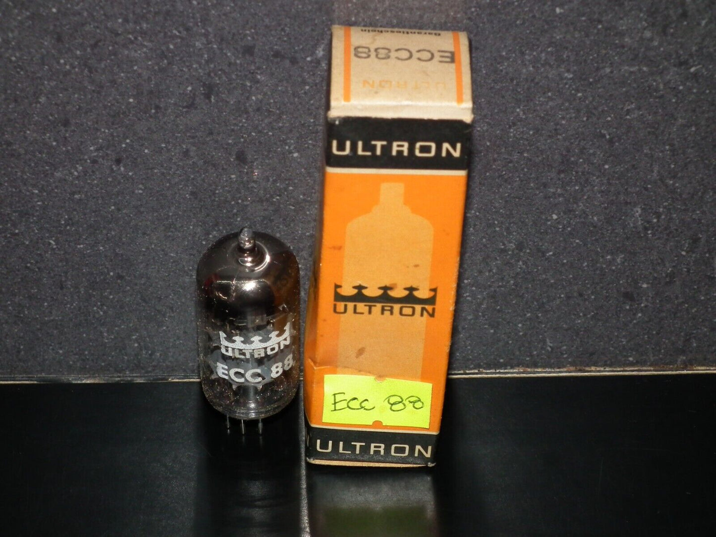 ECC88 Siemens Germany Rebranded ULTRON 6DJ8 NOS NIB
