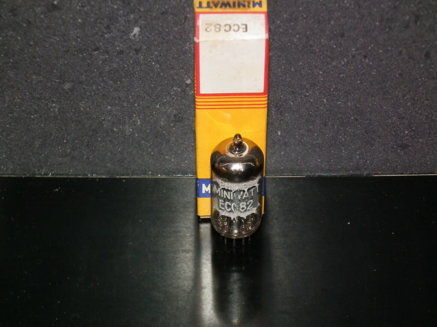 ECC82 12AU7 Philips Heerlen 1965 Delta codes NOS NIB strong, balanced sections