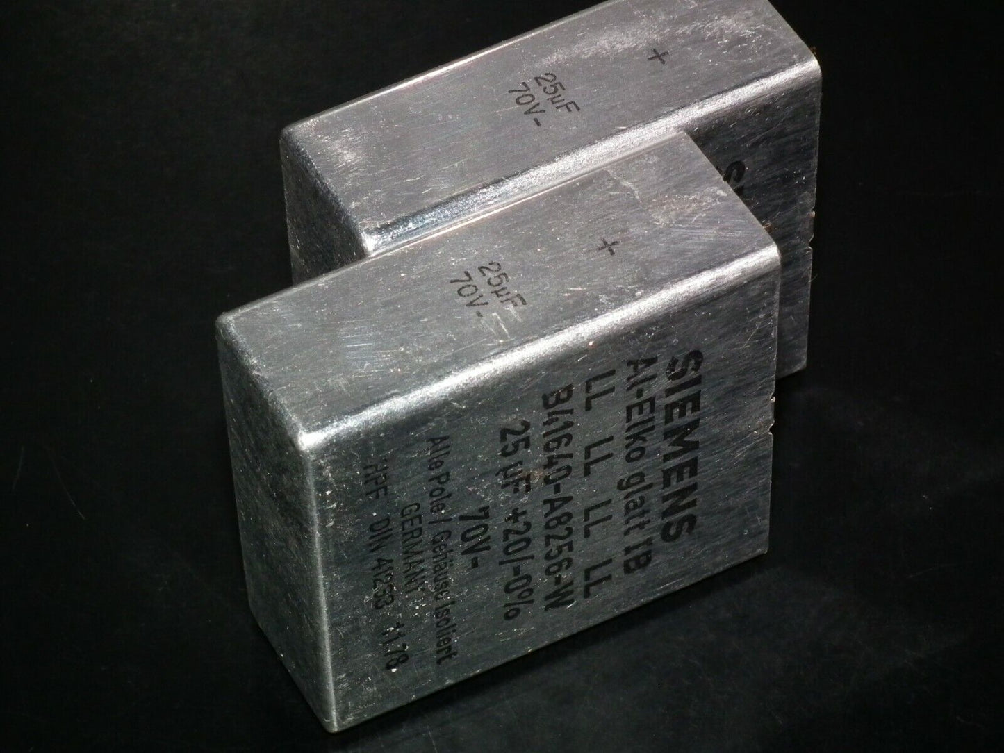 Two vintage Siemens electrolytic capacitors 25uF / 70V Klangfilm "Elyt glatt IB"