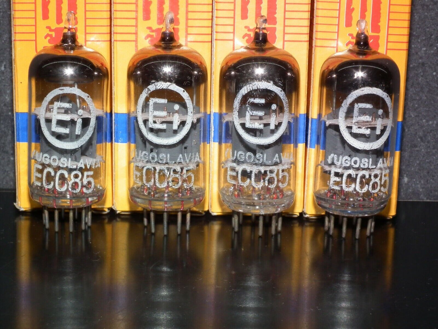 One tube (1pcs) ECC85 6AQ8 EI Philips NOS NIB Old type early 70s