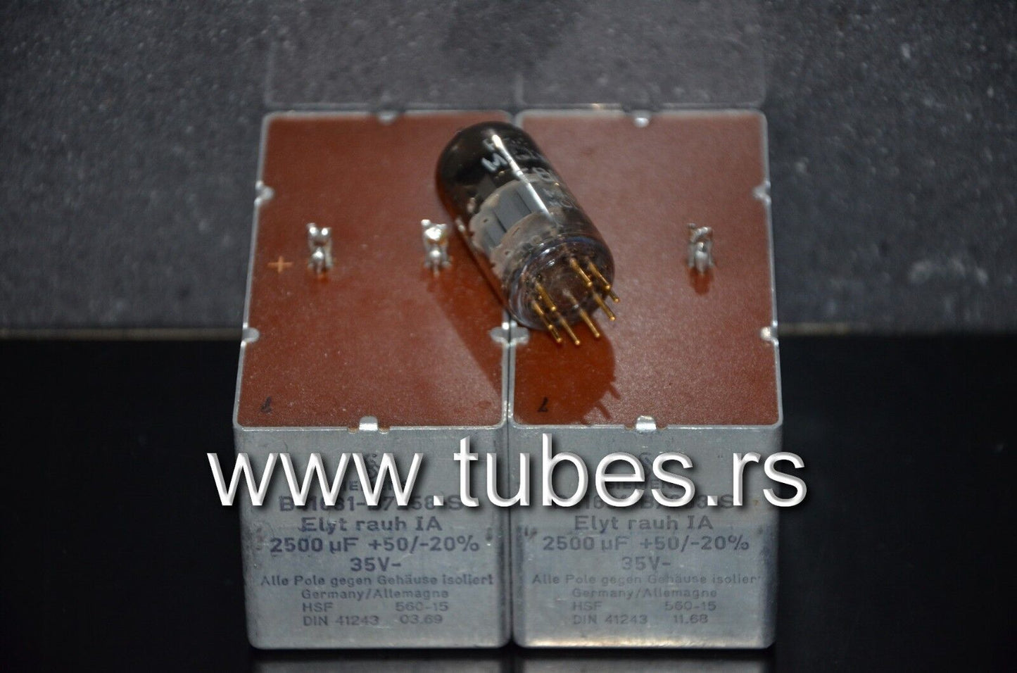 Two vintage Siemens electrolytic capacitors 2500uF / 35V Klangfilm, Germany