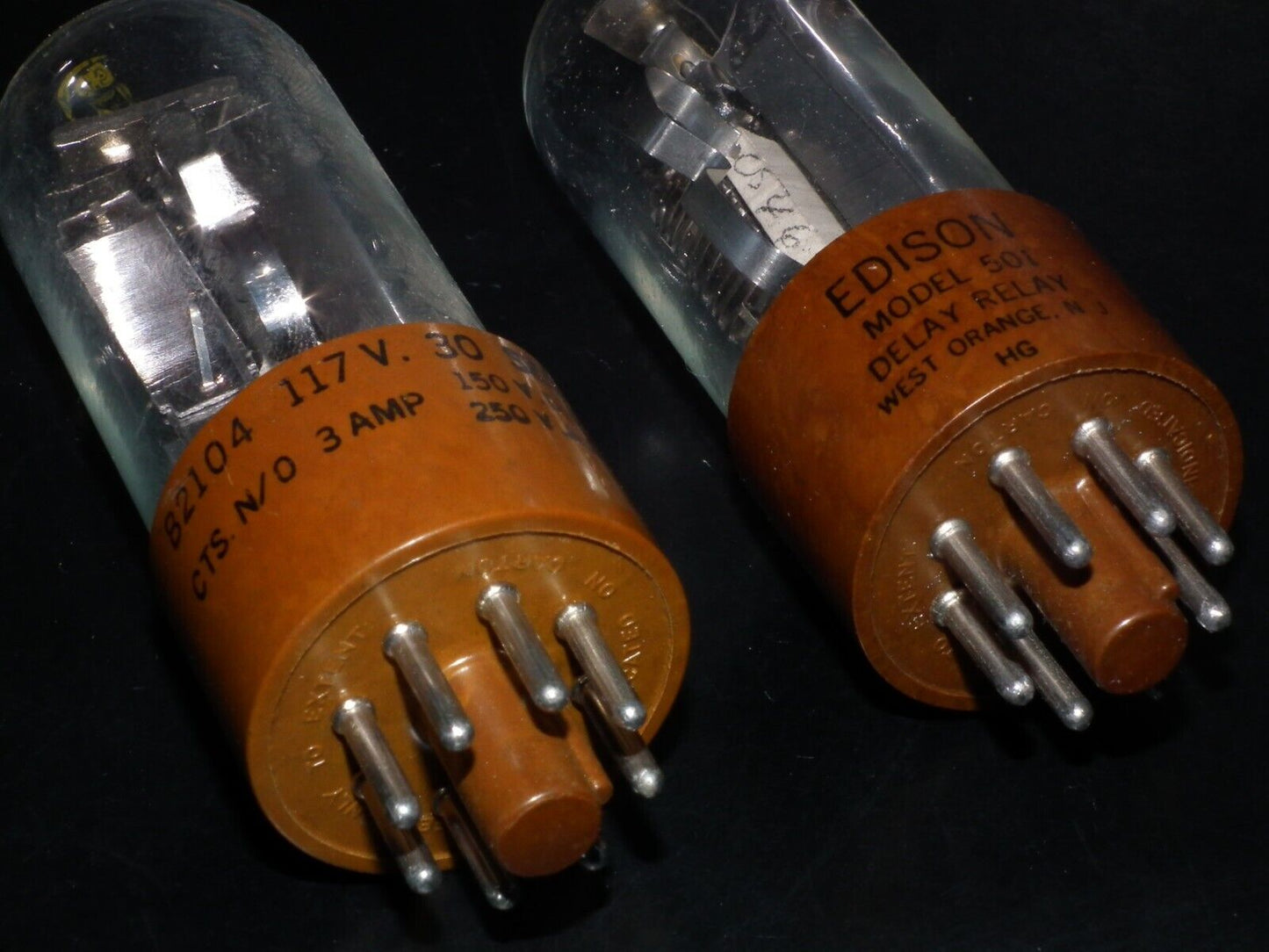 One (1 pcs) Edison 501 Delay relay Brown base As is!