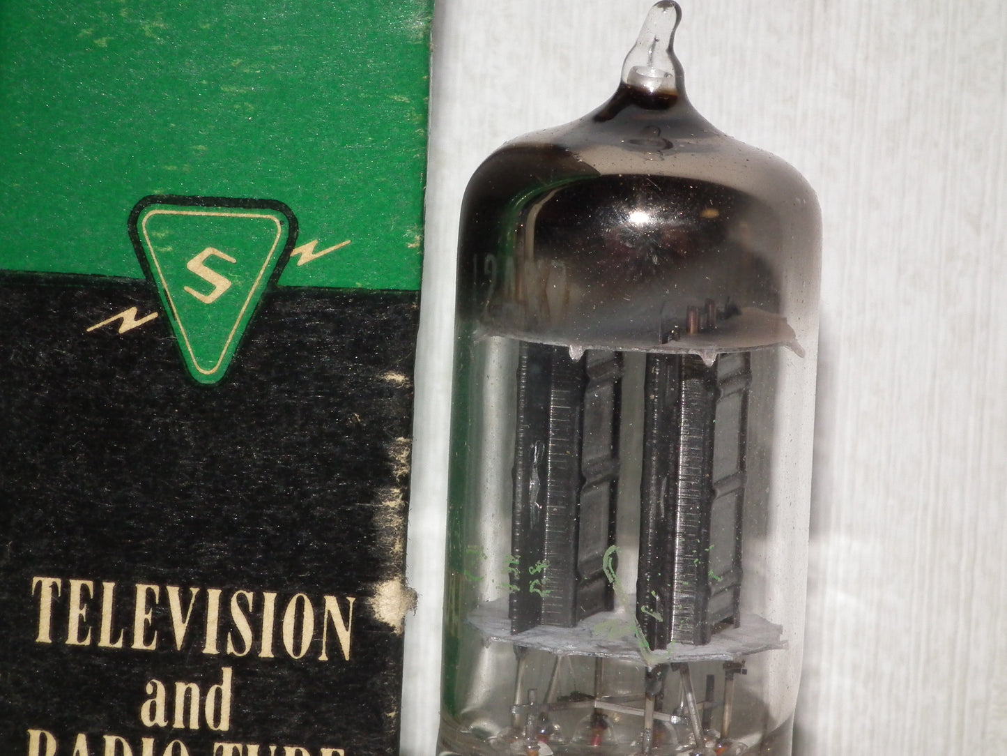 12AX7 Sylvania ECC83 NOS NIB Square Getter Long Black Anodes