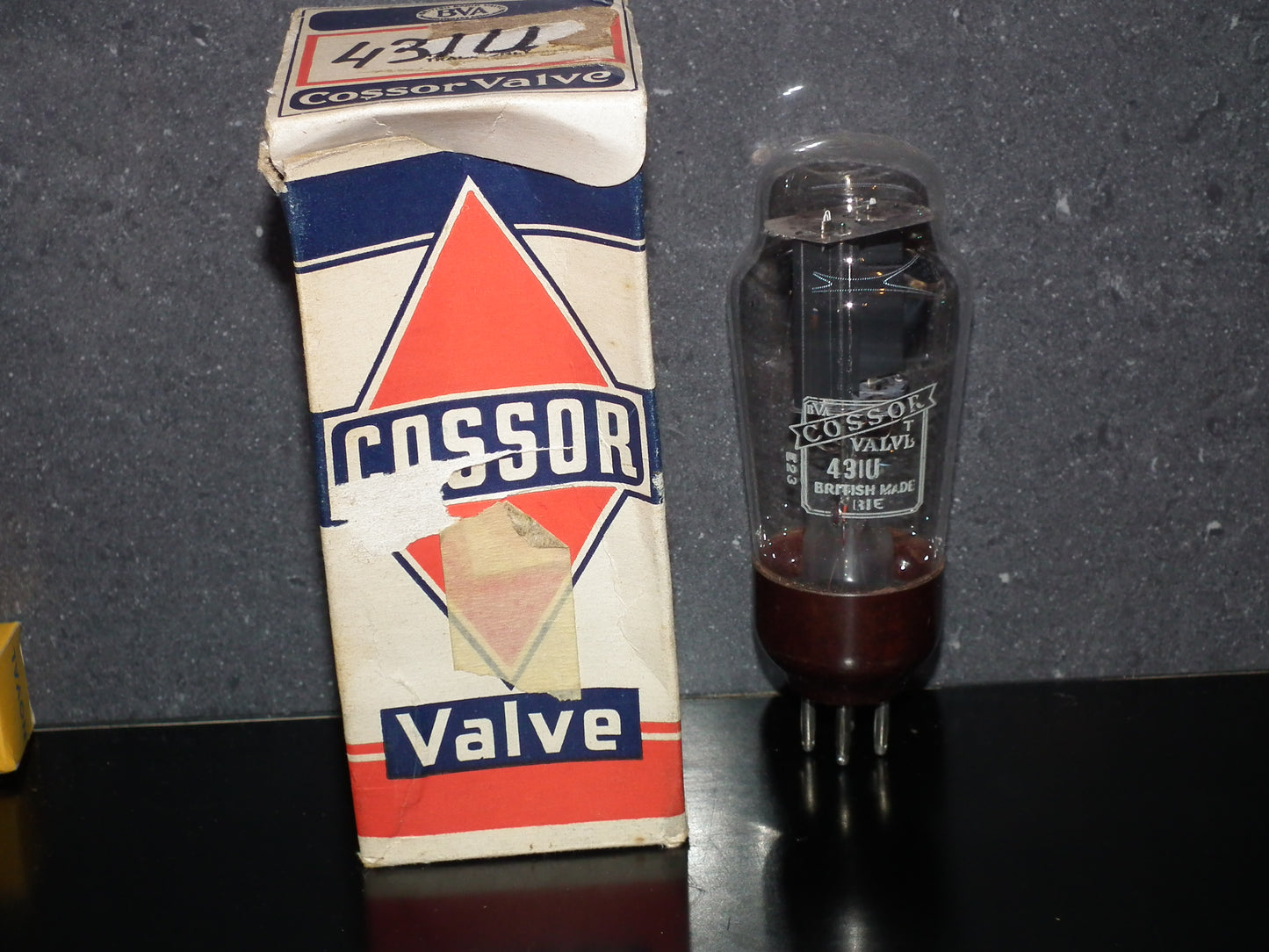 43IU Cossor 43-IU rectifier RARE Brown One Rib Base NOS NIB