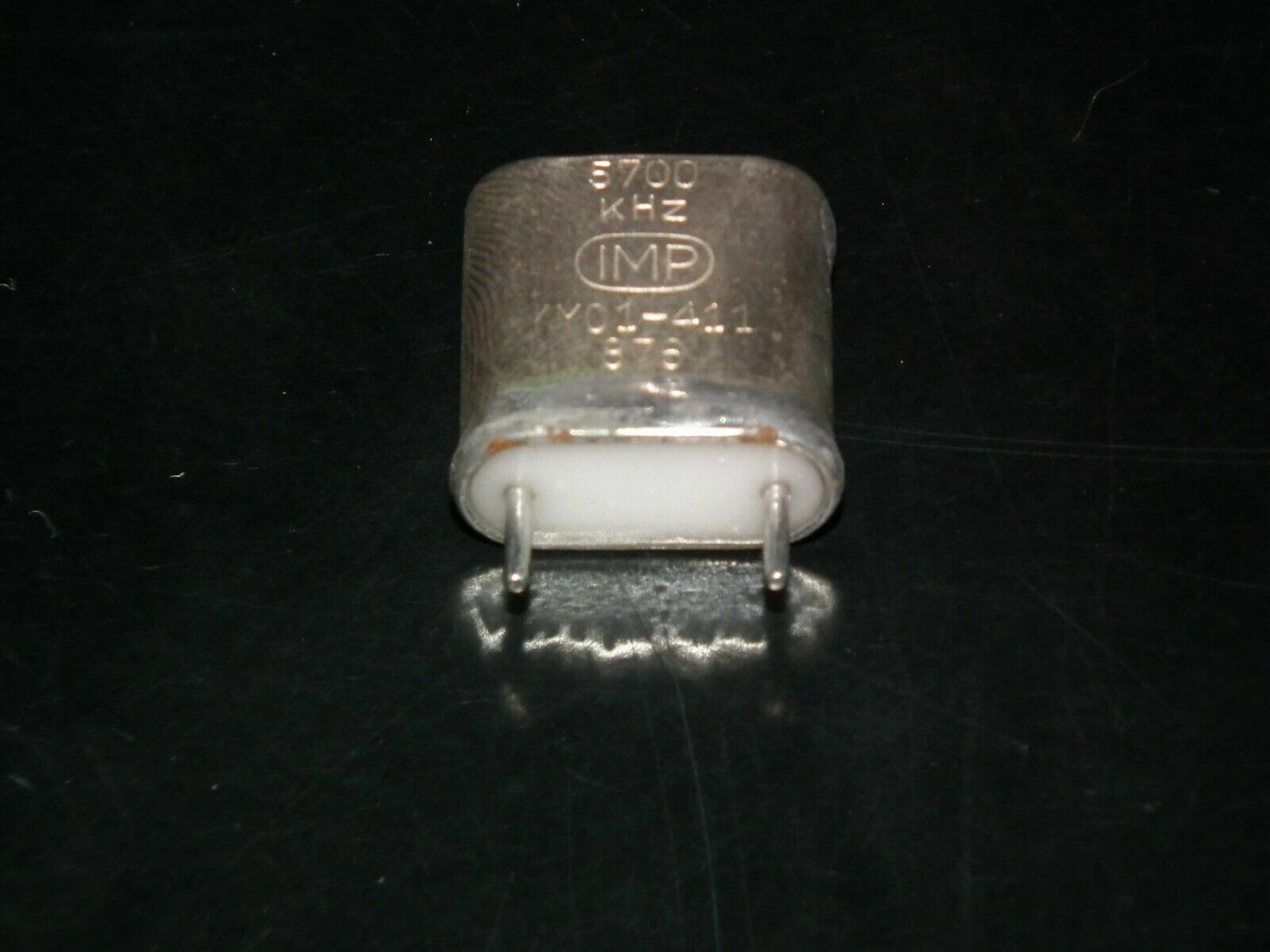 CRYSTAL - QUARTZ - 3700 KHz - 7300 KHz CR-18/U case 3.7MHz - 7.3 MHz Ham Radio