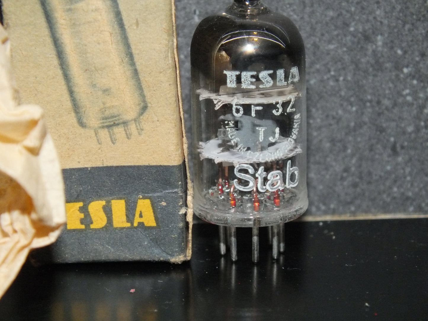 6F32 Tesla 5654 EF95 6AK5 CV850  RARE Square Getter NOS NIB