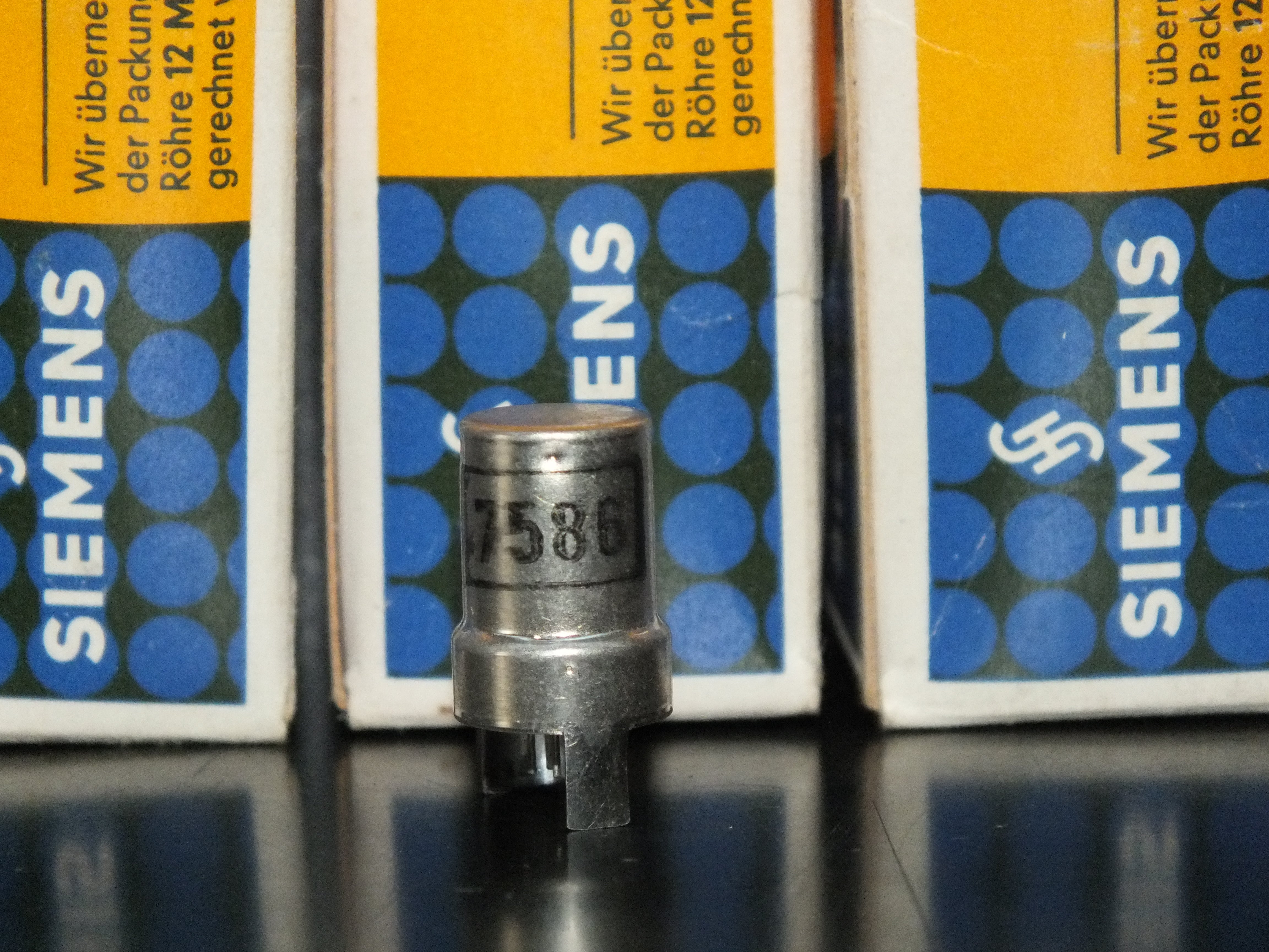7586 Siemens Nuvistor Hum and microphonics tested AKG C12A Microphone ...