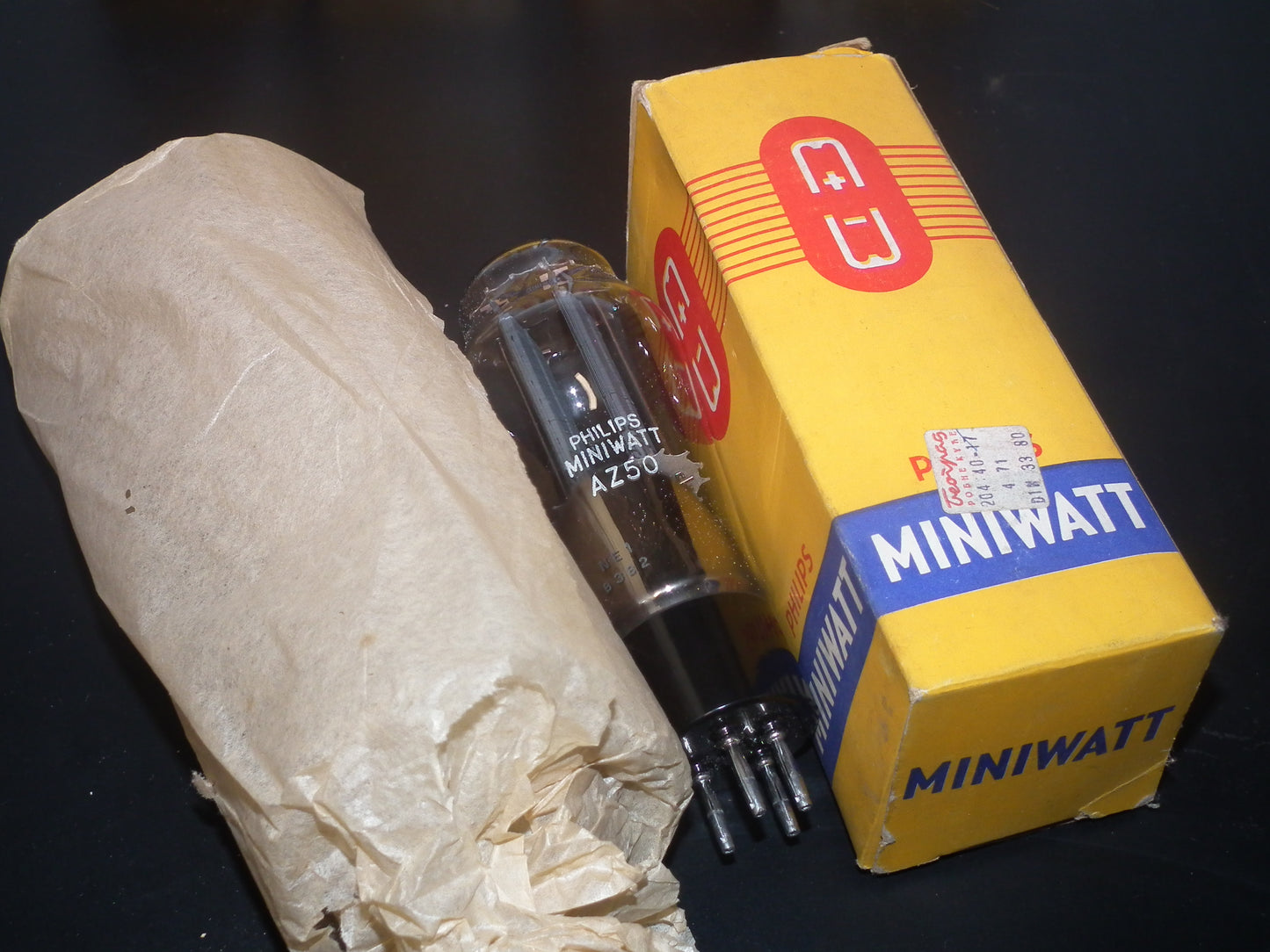 AZ50 Mullard Philips rectifier NOS NIB, dual OO getter, Blackburn 1963
