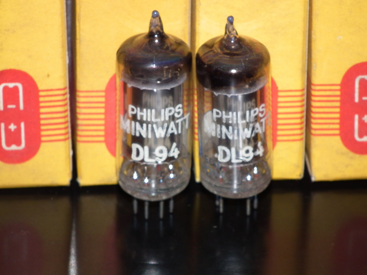 DL94 Philips Miniwatt 3V4 NOS NIB Square Getter