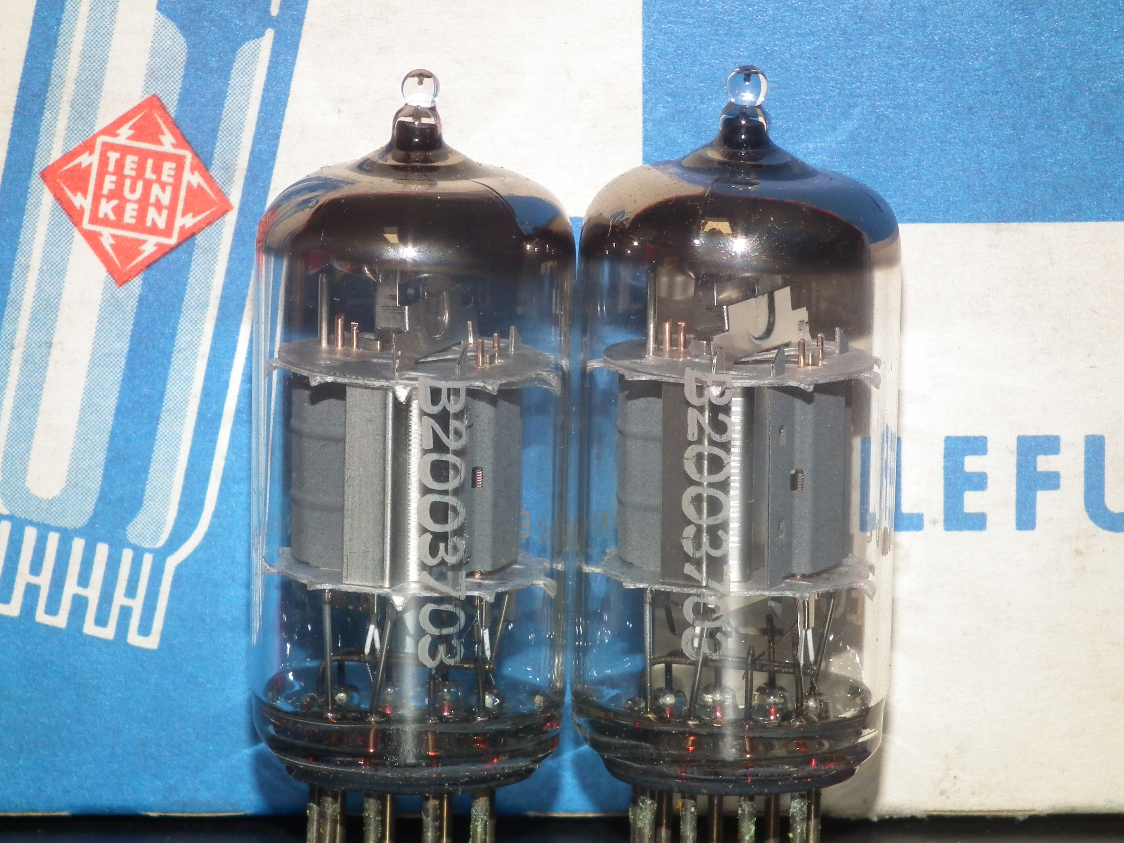ECF802 Telefunken Platinum Matched Pair NOS NIB 6JW8 Diamond