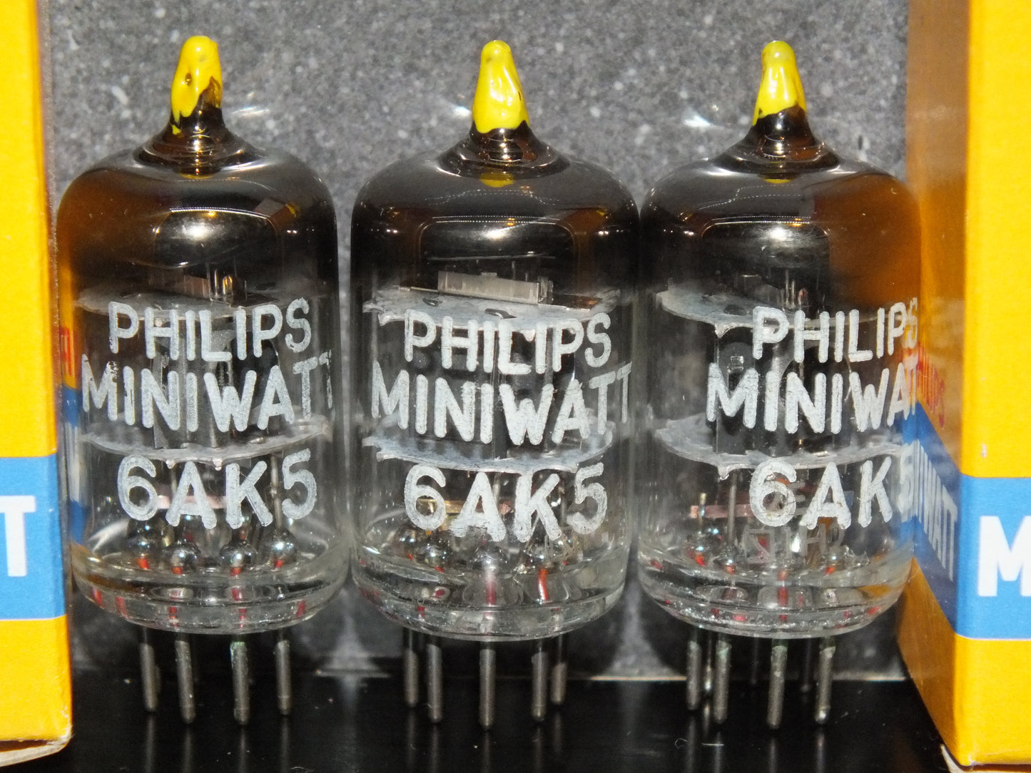 5654 Mullard Whyteleafe 1957 EF95 RARE YELLOW TIP Square Getter