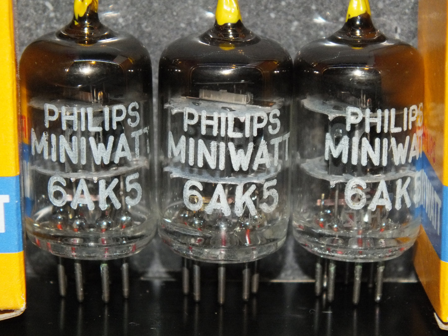 5654 Mullard Whyteleafe 1957 EF95 RARE YELLOW TIP Square Getter
