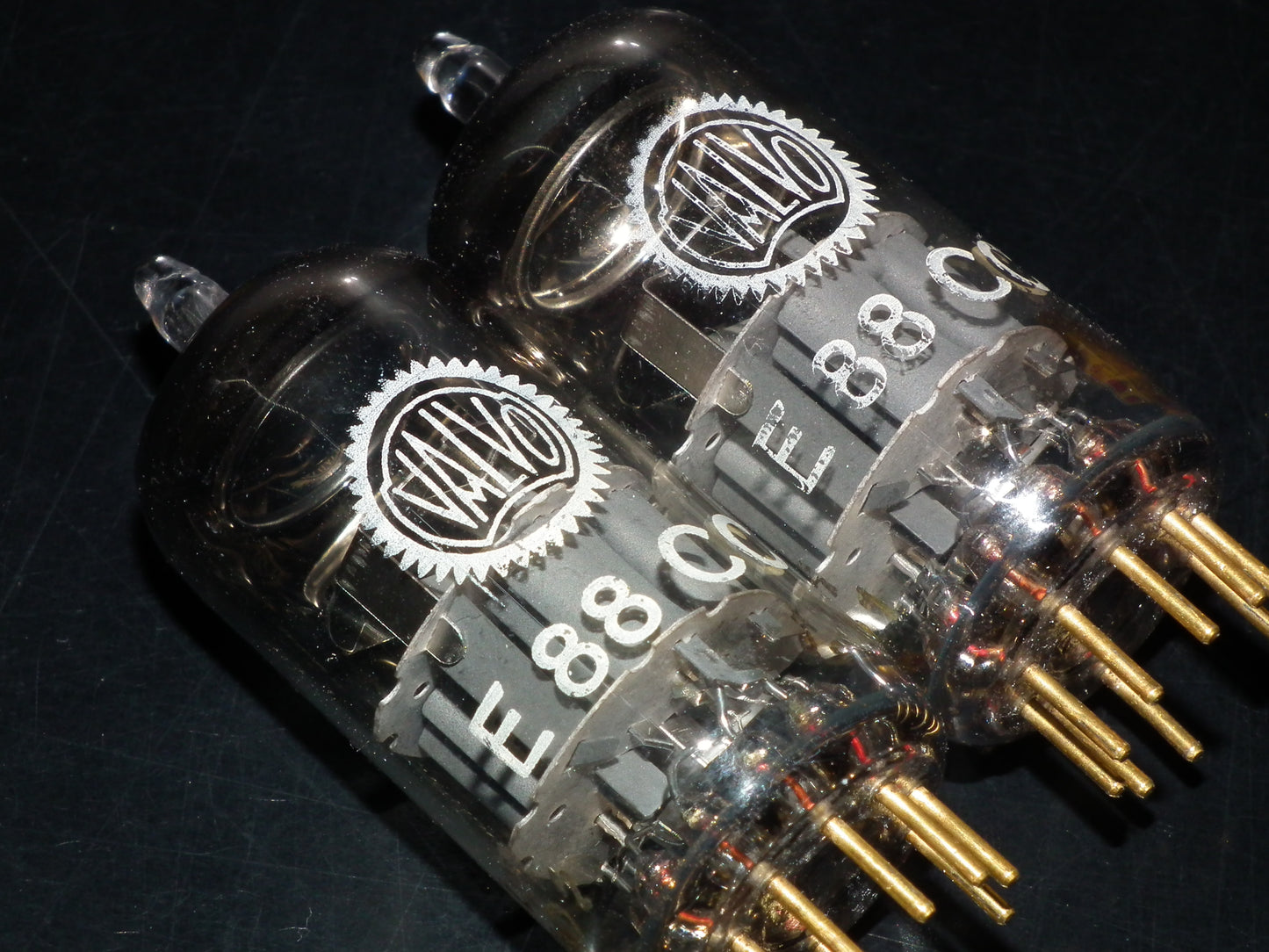 Matched Pair (2 tubes) E88CC Valvo 6922 NOS NIB Heerlen 60s ECC88 6DJ8