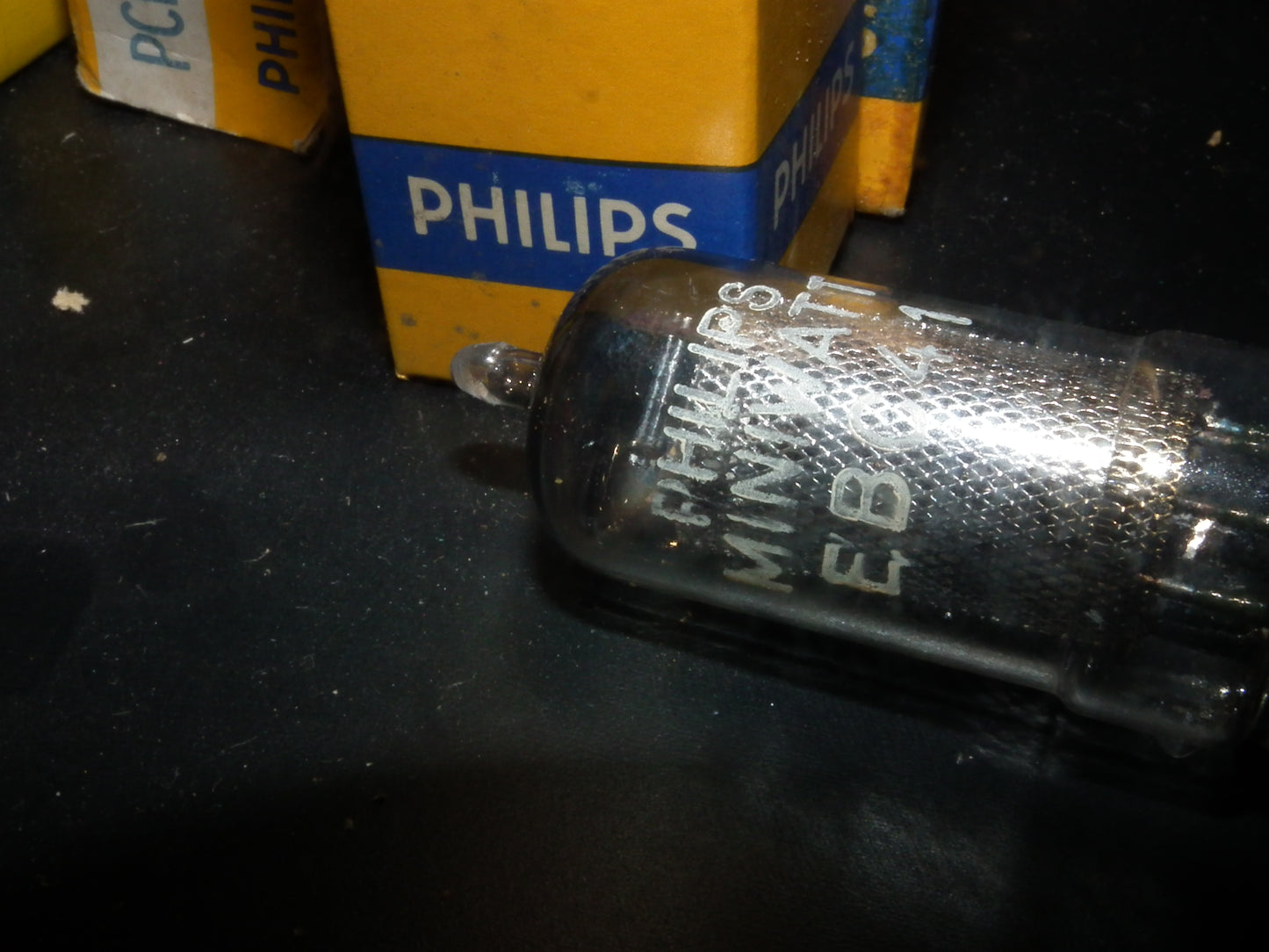 EBC41 Mullard PHILIPS NOS NIB Square Getter European radio receivers 50s