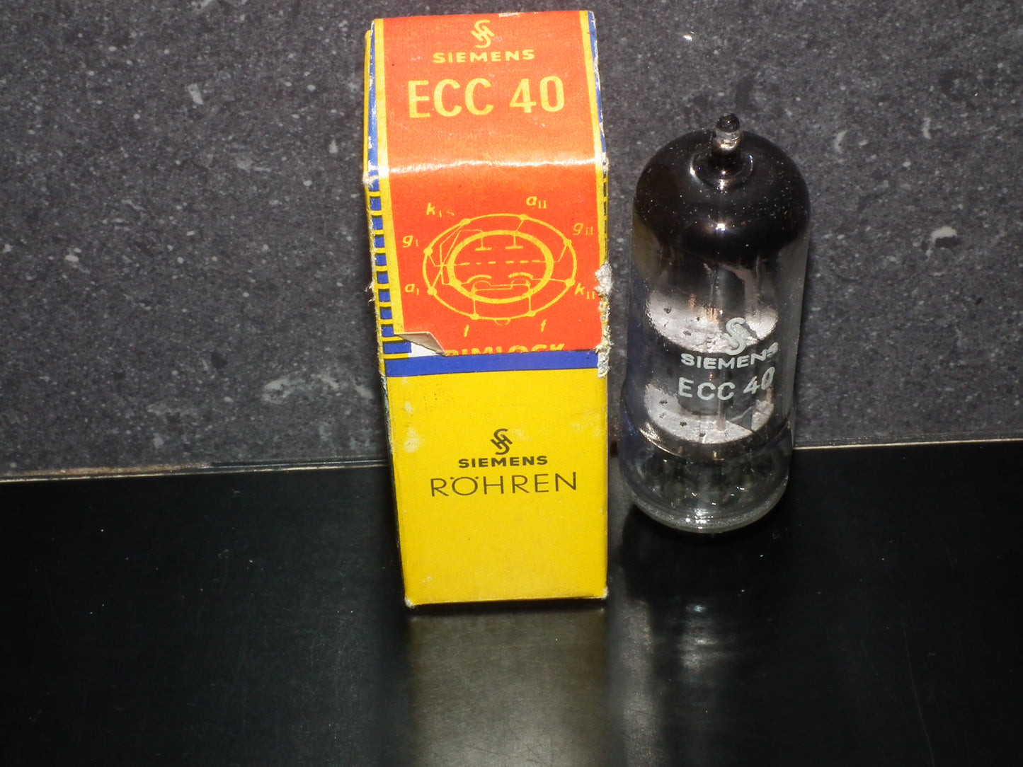 ECC40 Siemens Rimlock Double Audio Triode