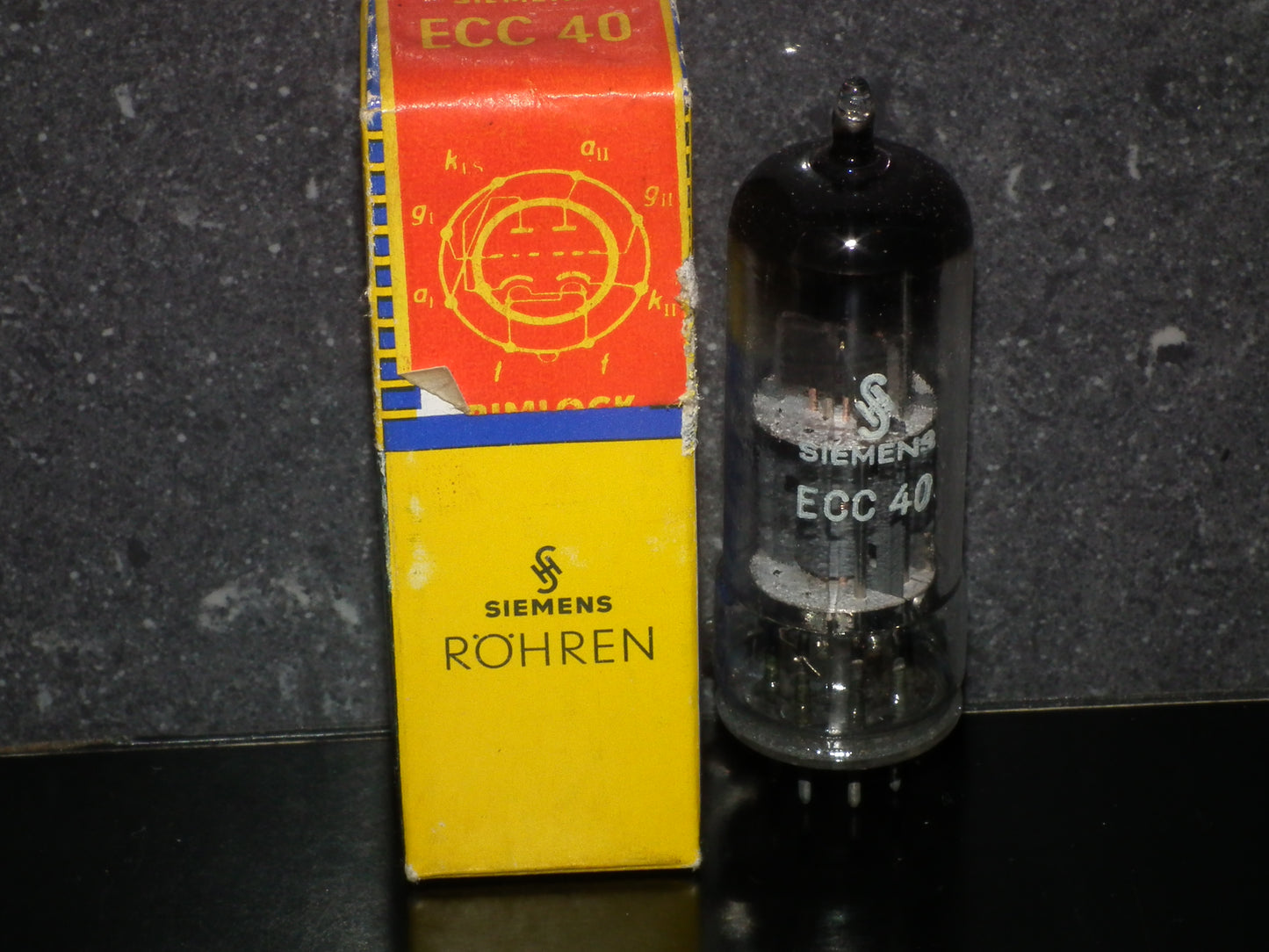 ECC40 Siemens Rimlock Double Audio Triode