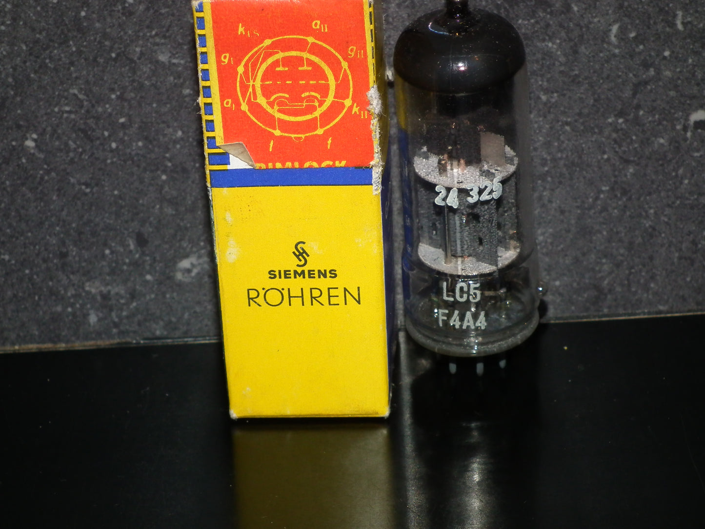 ECC40 Siemens Rimlock Double Audio Triode