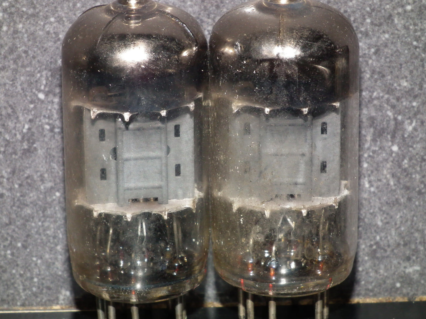 ECC82 12AU7 Philips Holland Platinum Matched Pair Heerlen 60s 80%