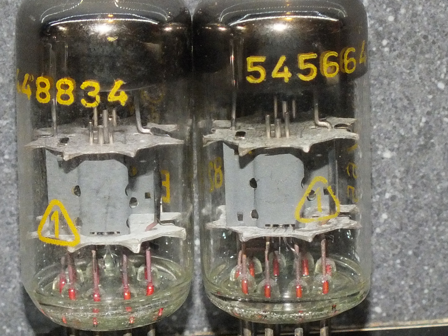 ECC82 12AU7 RFT Germany Matched Pair Big O Getter Mid 60s 90%