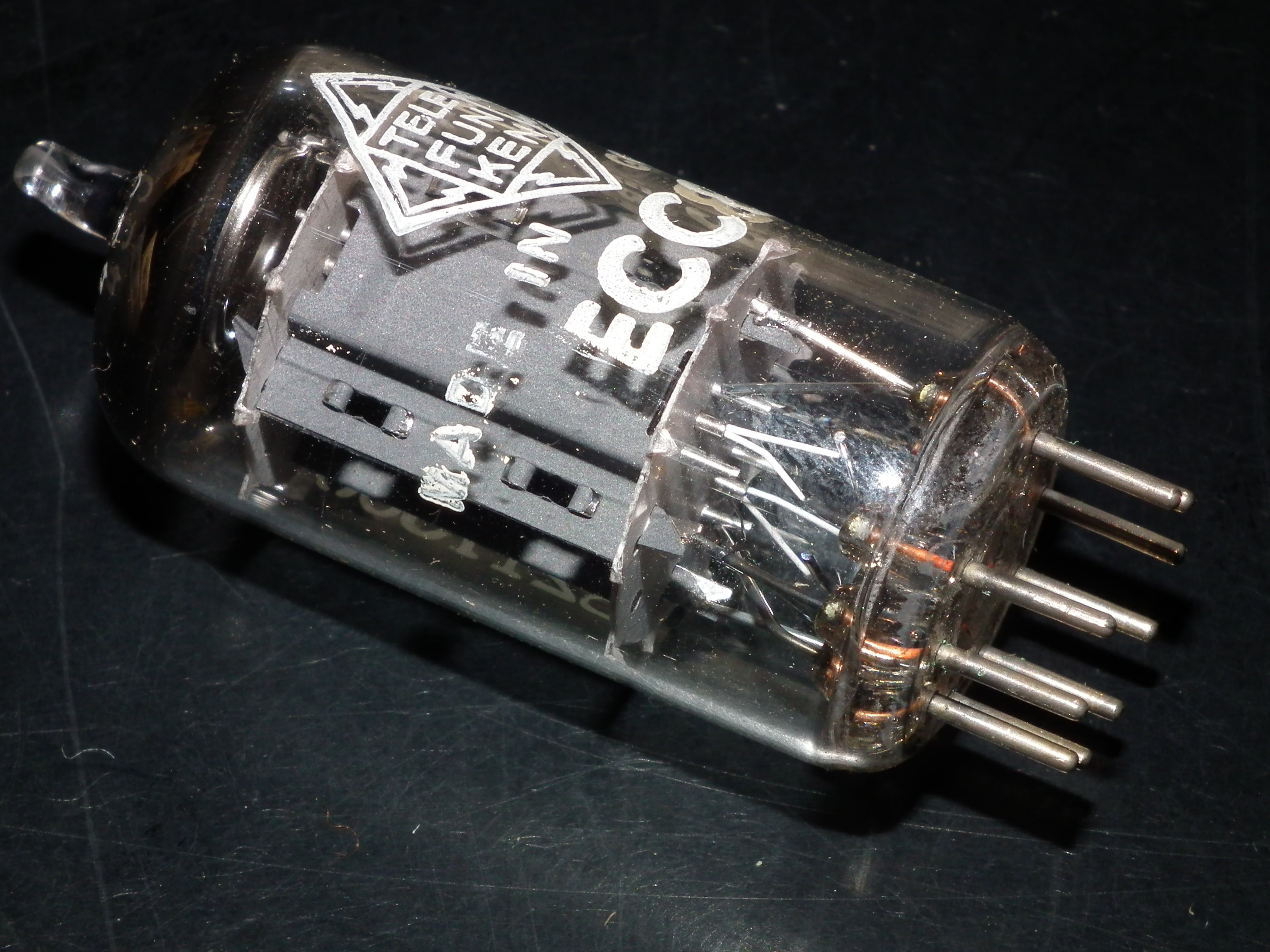 Telefunken ECC83 12AX7 NOS NIB SEALED Early Berlin Telefunken ECC83 12AX7 NOS NIB SEALED Early Berlin