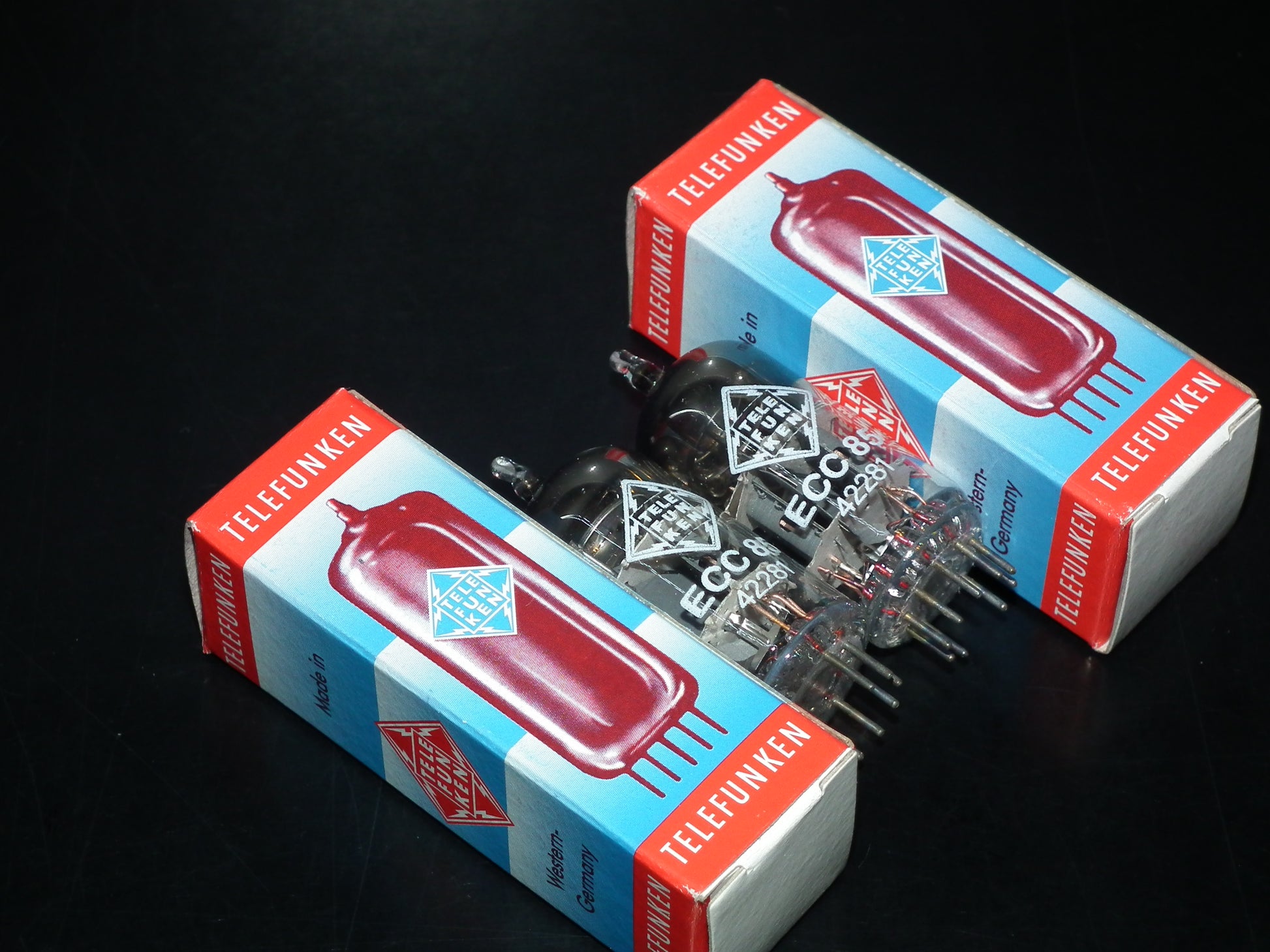 1X TELEFUNKEN ECC 808 (ECC808), Hi-Fi Tubes New in Org Sealed Box NOS NIB EUR 102,25 - FR 1X TELEFUNKEN ECC 808 (ECC808), Hi-Fi Tubes New in Org Sealed Box NOS NIB EUR 102,25 - FR