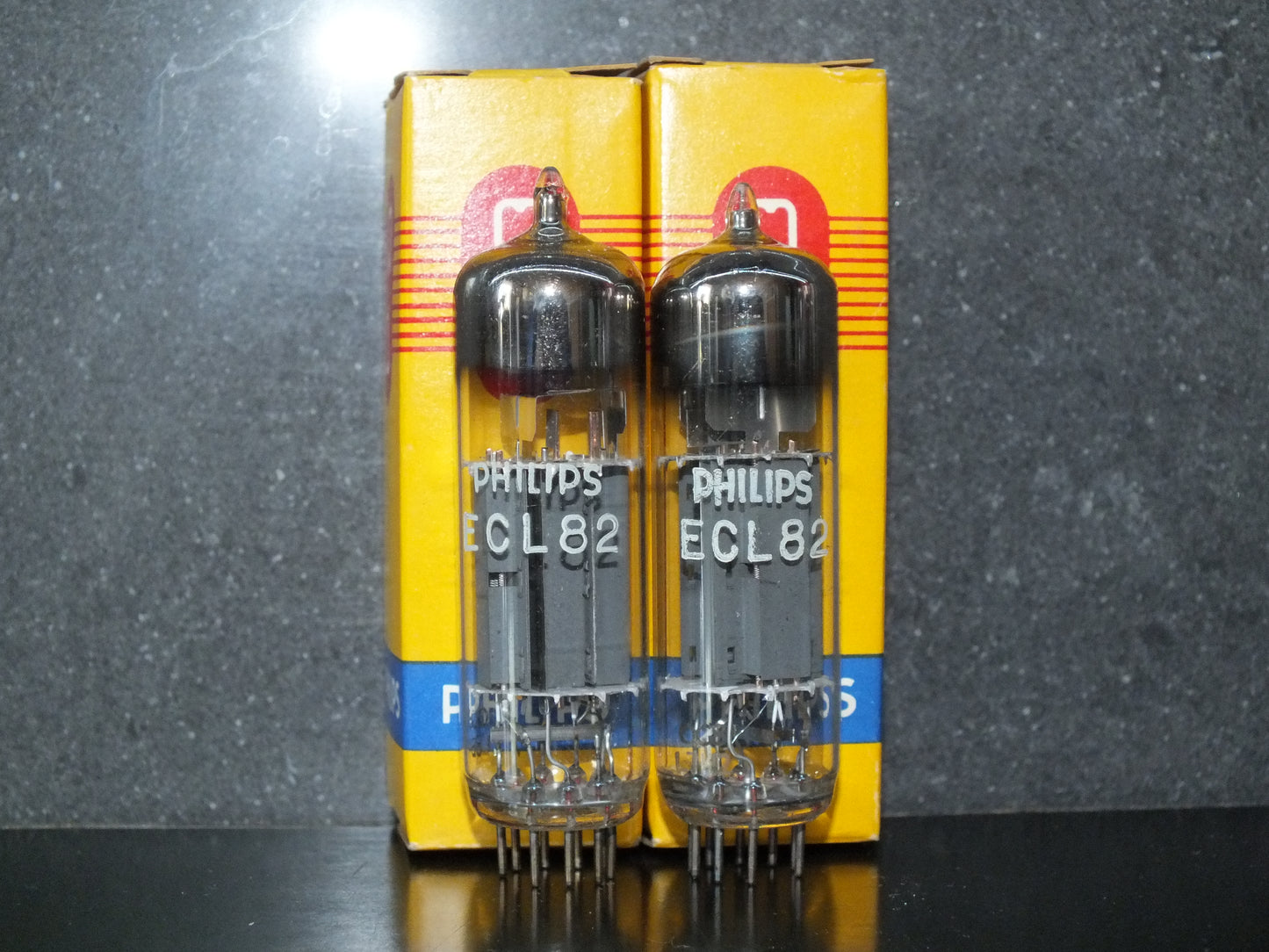 ECL82 6BM8 Philips Two tubes