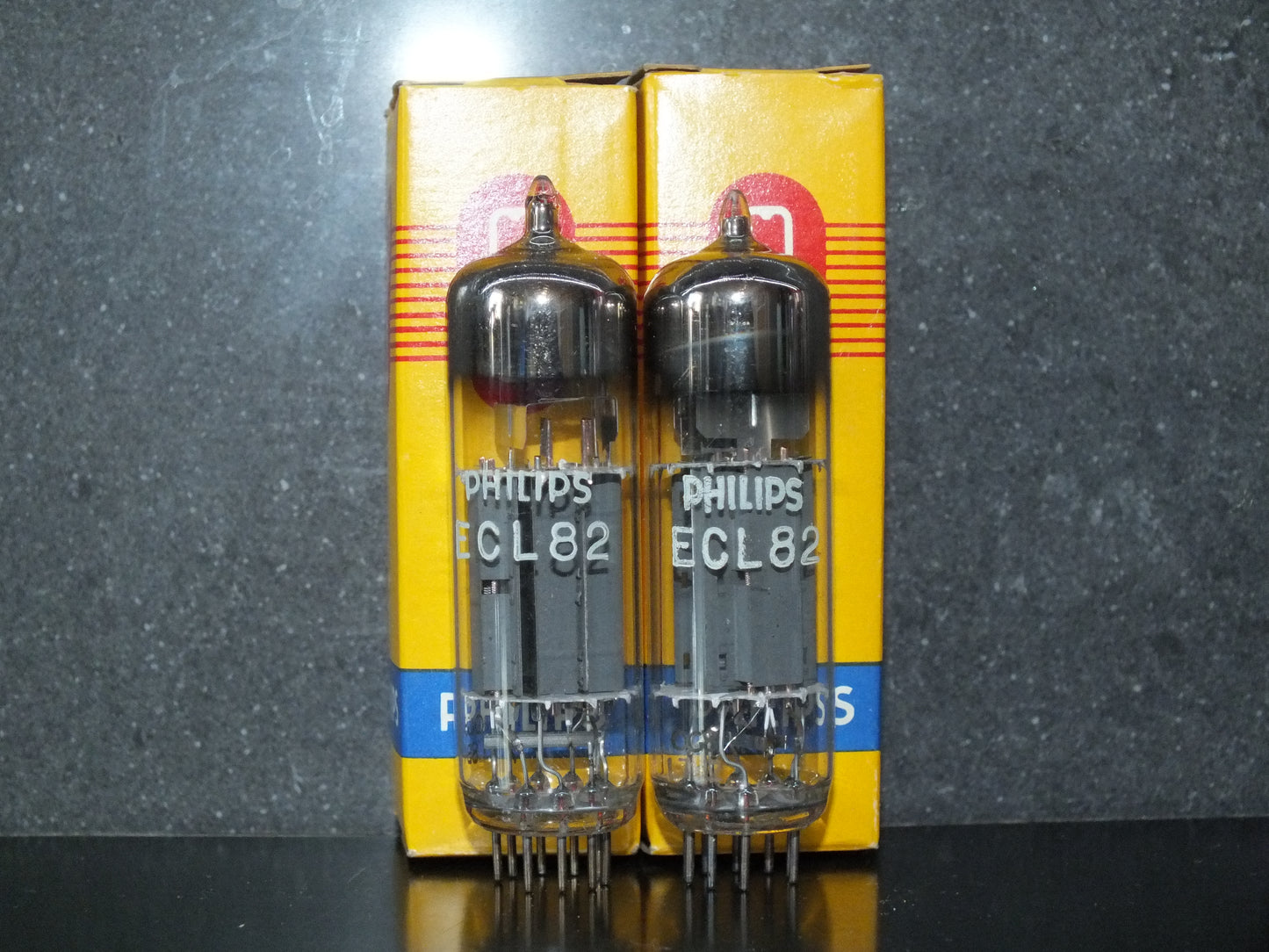 ECL82 6BM8 Philips Two tubes