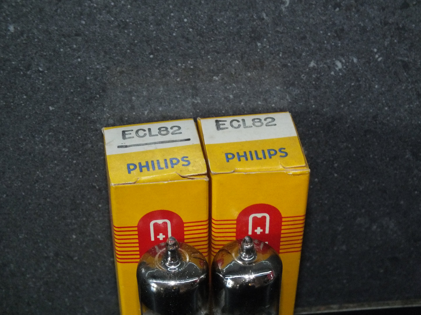 ECL82 6BM8 Philips Two tubes