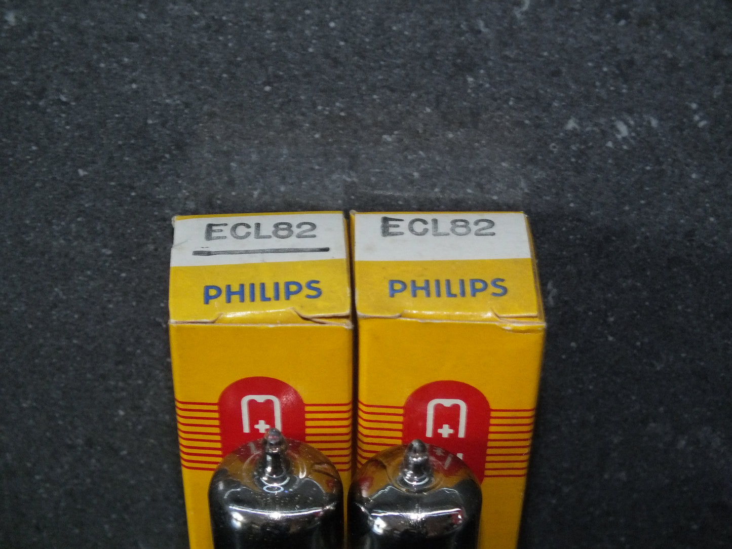 ECL82 6BM8 Philips Two tubes