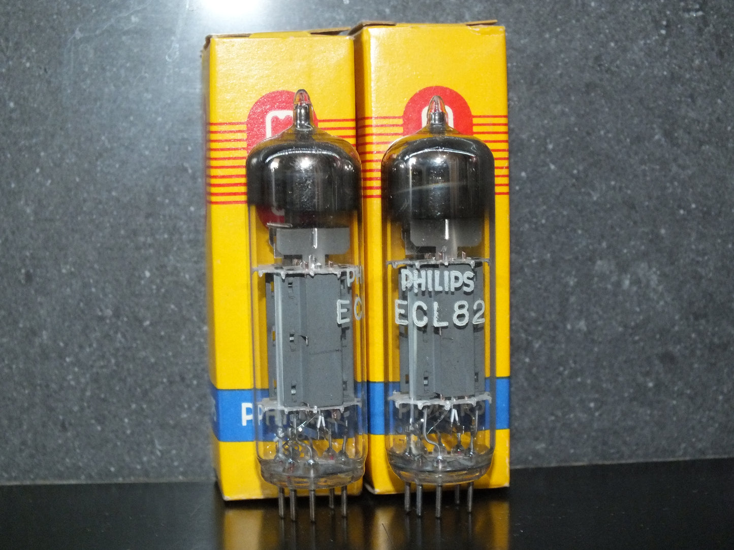 ECL82 6BM8 Philips Two tubes