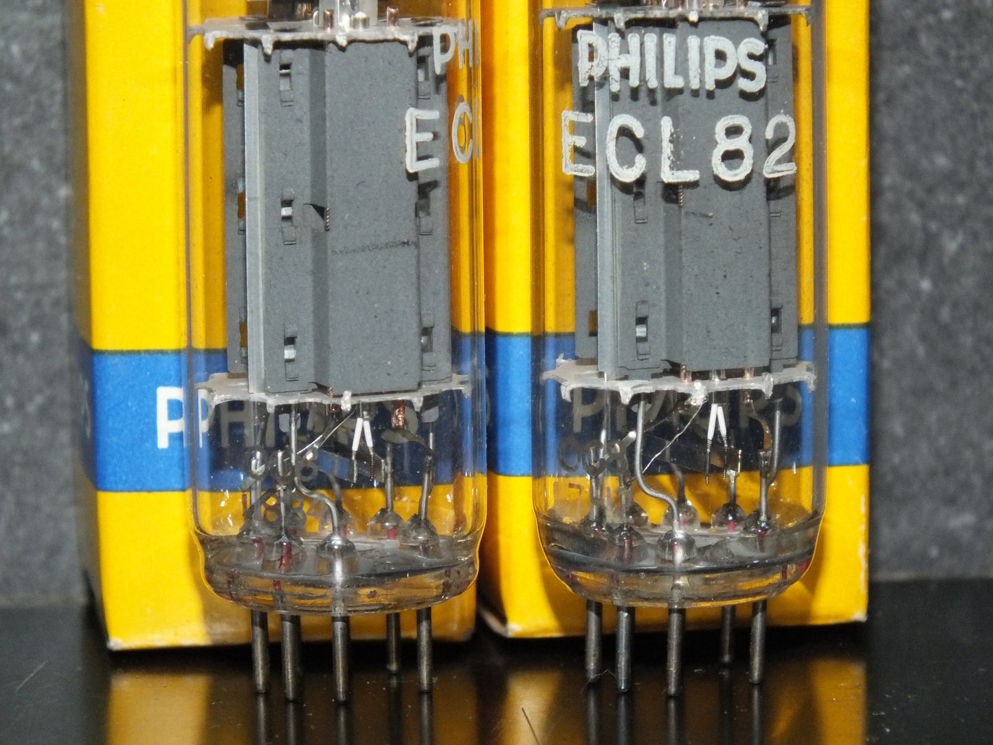 ECL82 6BM8 Philips Two tubes
