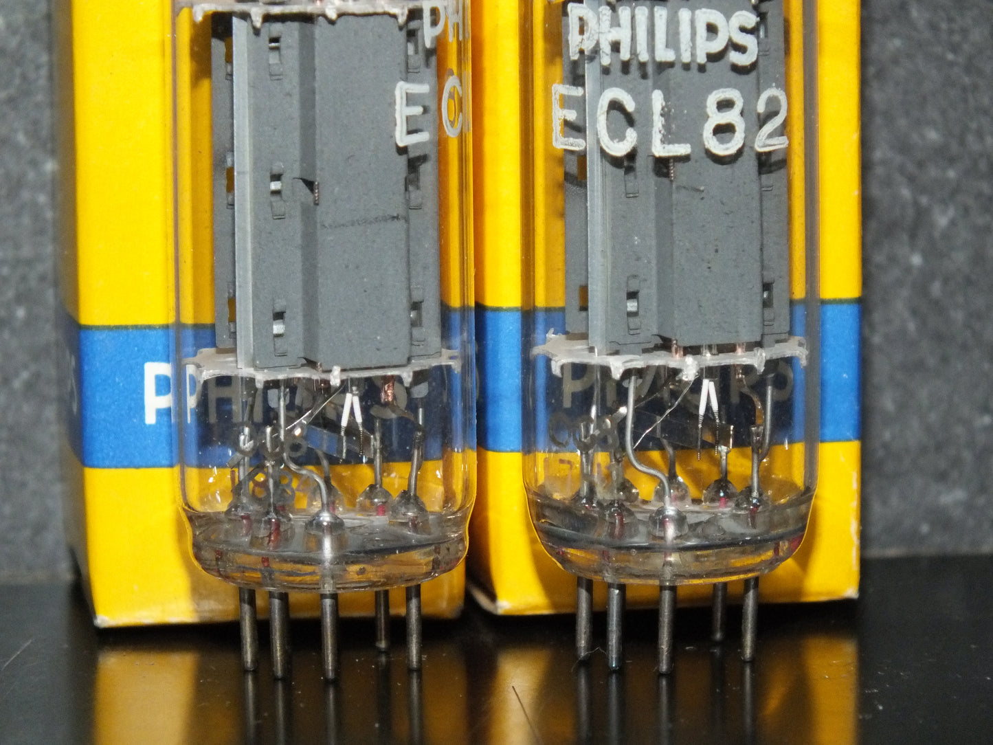 ECL82 6BM8 Philips Two tubes