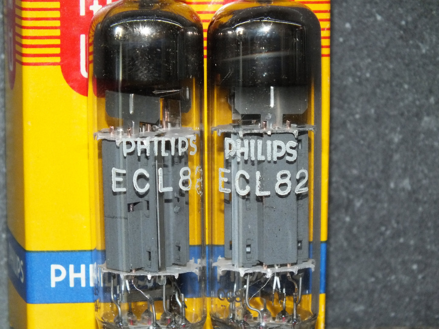 ECL82 6BM8 Philips Two tubes