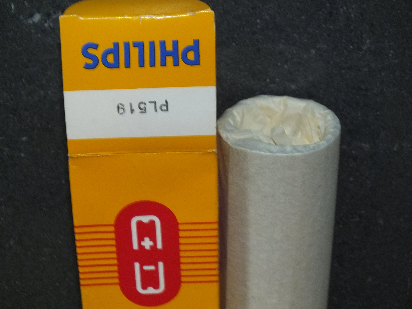 One tube (1 pcs) PL519 Mullard Blackburn Philips NOS 40KG6