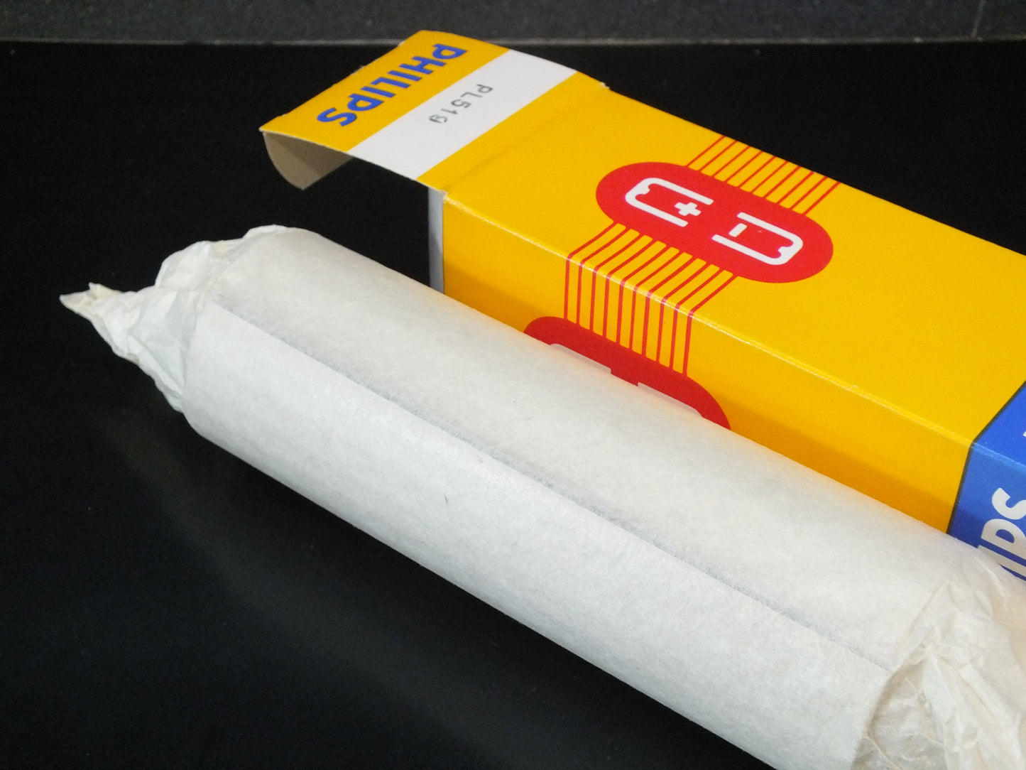 One tube (1 pcs) PL519 Mullard Blackburn Philips NOS 40KG6