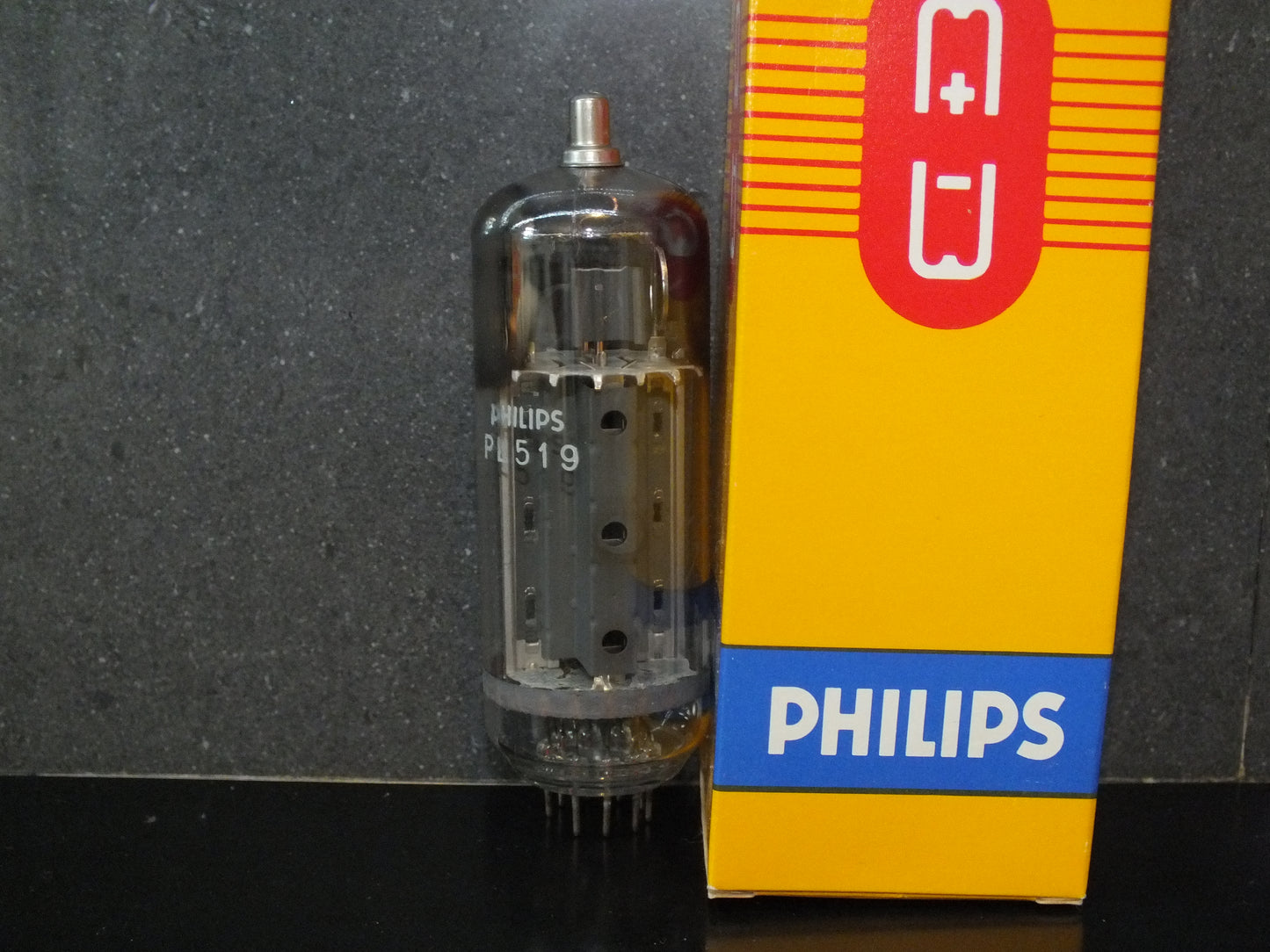 One tube (1 pcs) PL519 Mullard Blackburn Philips NOS 40KG6