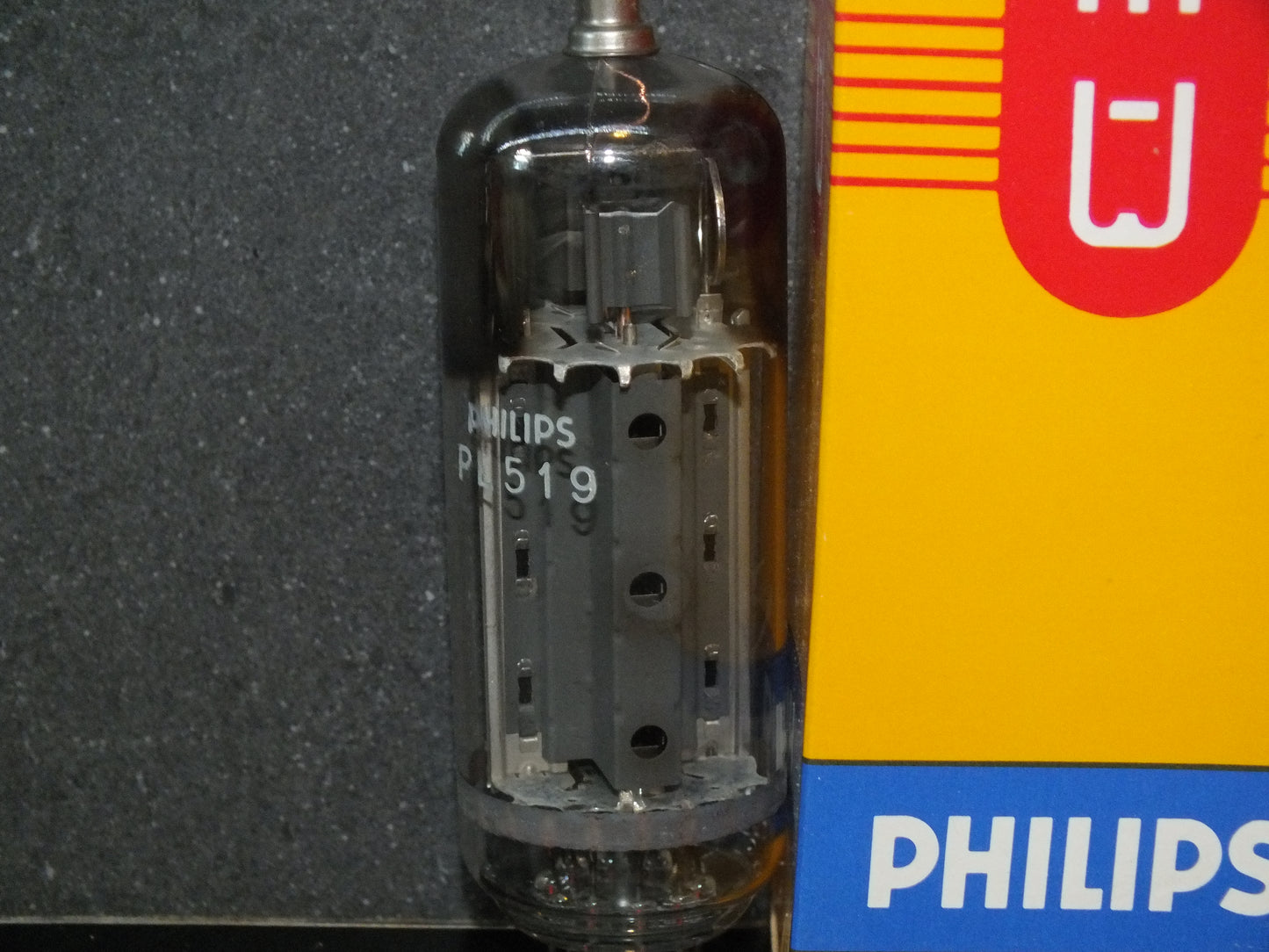 One tube (1 pcs) PL519 Mullard Blackburn Philips NOS 40KG6