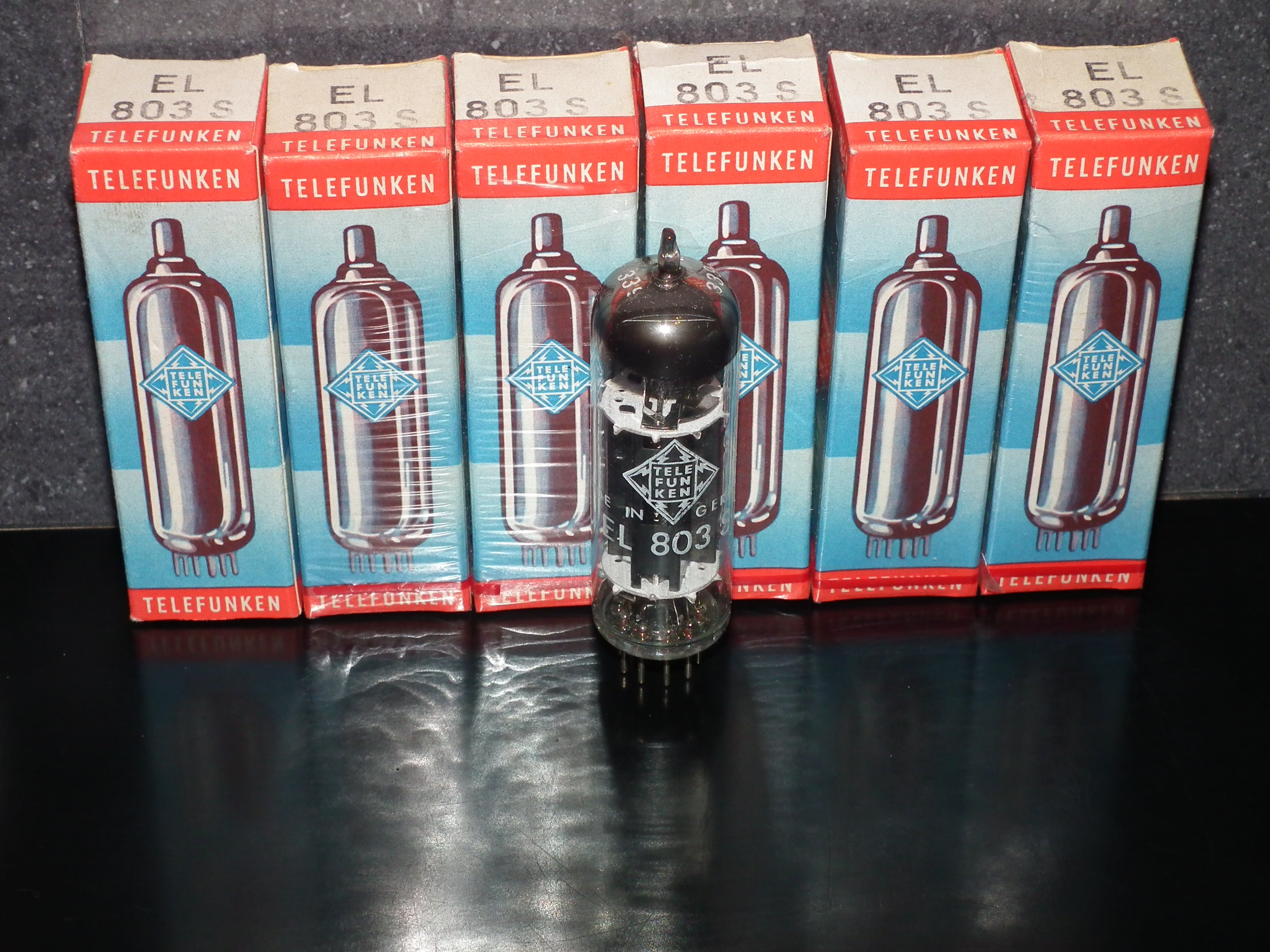 Made in W.Germany TELEFUNKEN ECC82/12AU7 ダイヤマーク入り テレフンケン箱入り（オリジナルの箱ではありません） USED品 