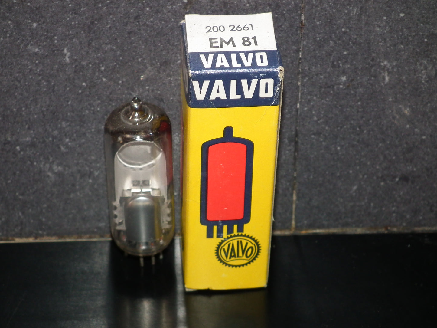 EM81 Valvo NOS NIB Tuning Indicator Tube Magic Eye
