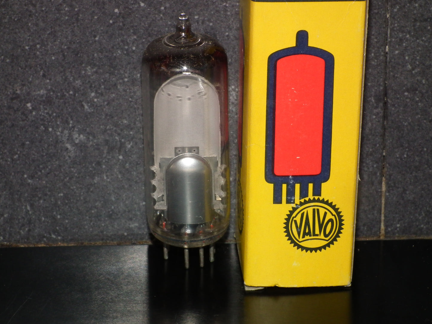 EM81 Valvo NOS NIB Tuning Indicator Tube Magic Eye