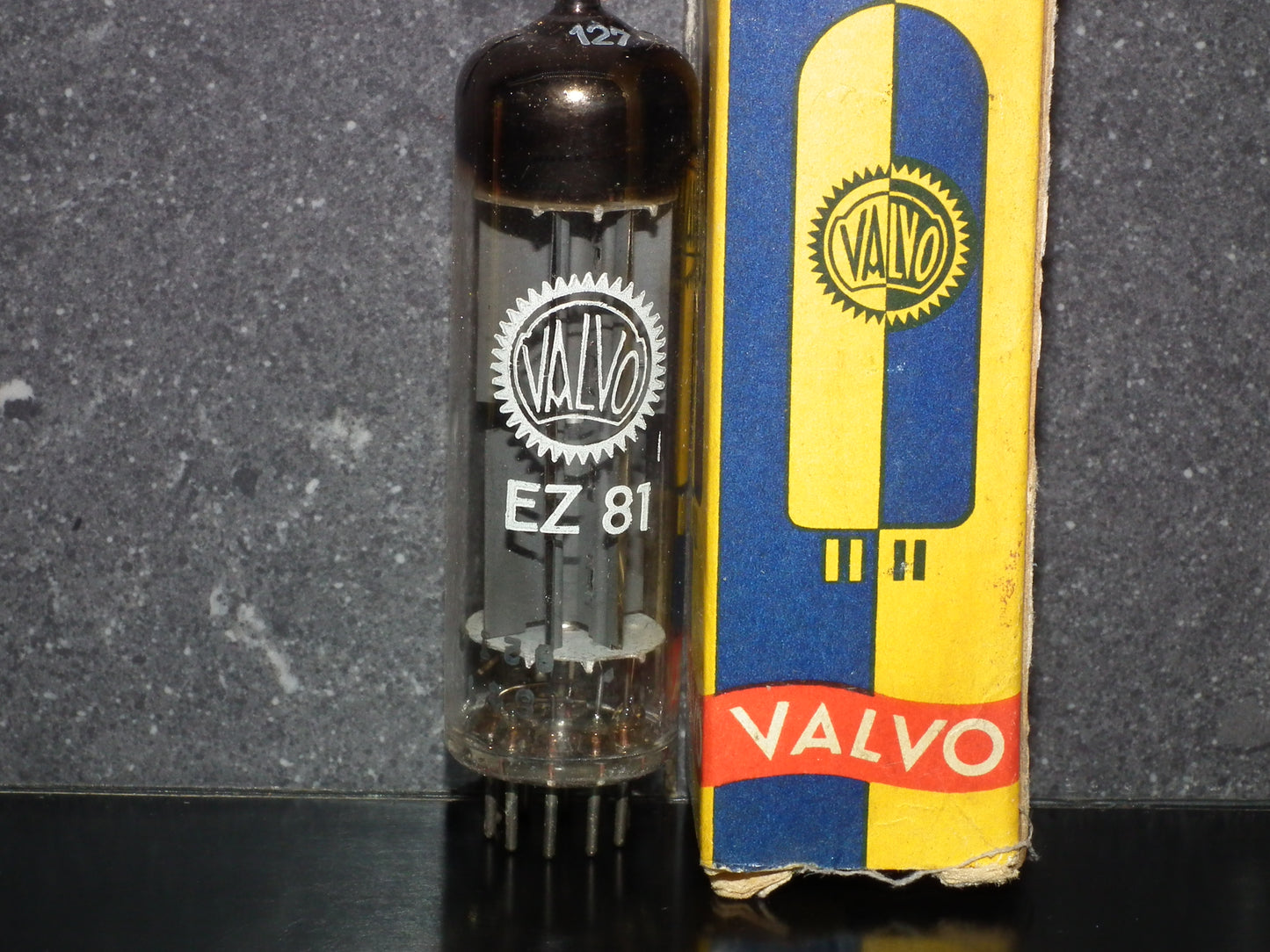 EZ81 Mullard 6CA4 NOS NIB Blackburn Square Getter VALVO Old Box