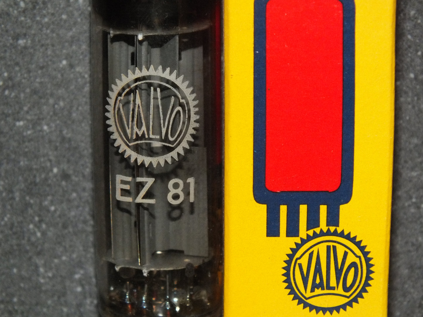 EZ81 Mullard 6CA4 NOS NIB Blackburn Square Getter VALVO
