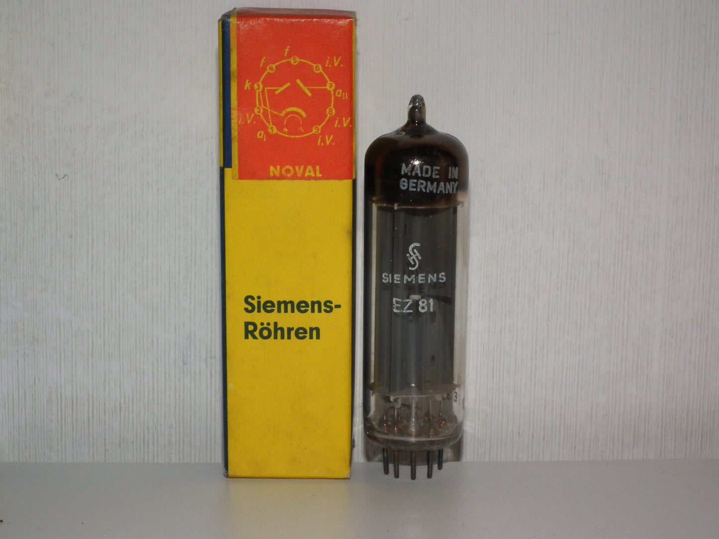 EZ81 Mullard 6CA4 NOS NIB Blackburn Square Getter Branded Siemens