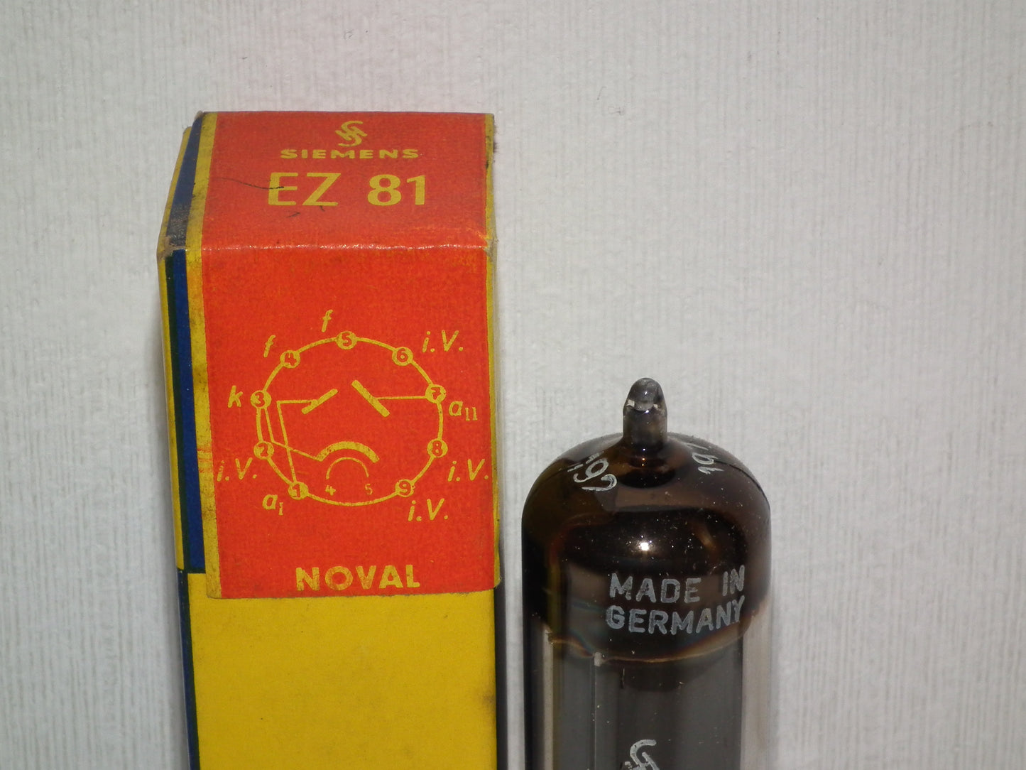 EZ81 Mullard 6CA4 NOS NIB Blackburn Square Getter Branded Siemens