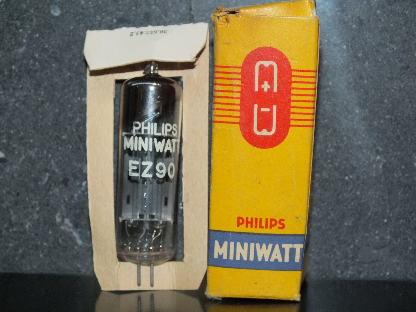 EZ90 Philips Miniwatt 6X4 Rare Inclined Square Getter NOS NIB Tested Mazda