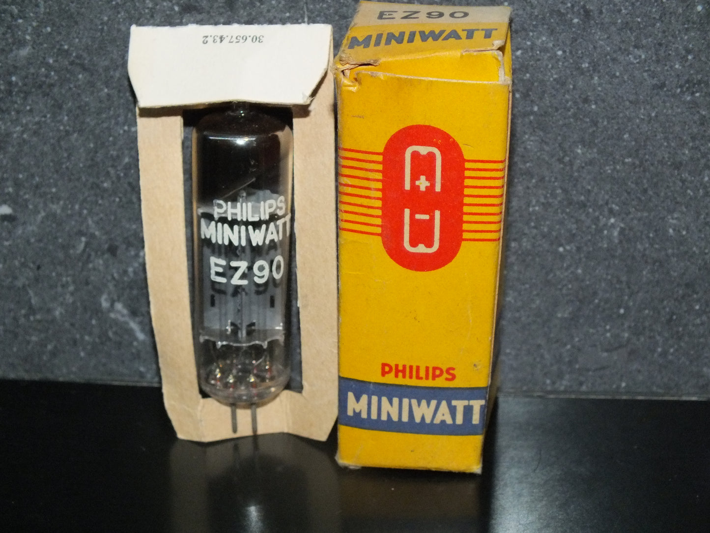EZ90 Philips Miniwatt 6X4 Rare Inclined Square Getter NOS NIB Tested Mazda