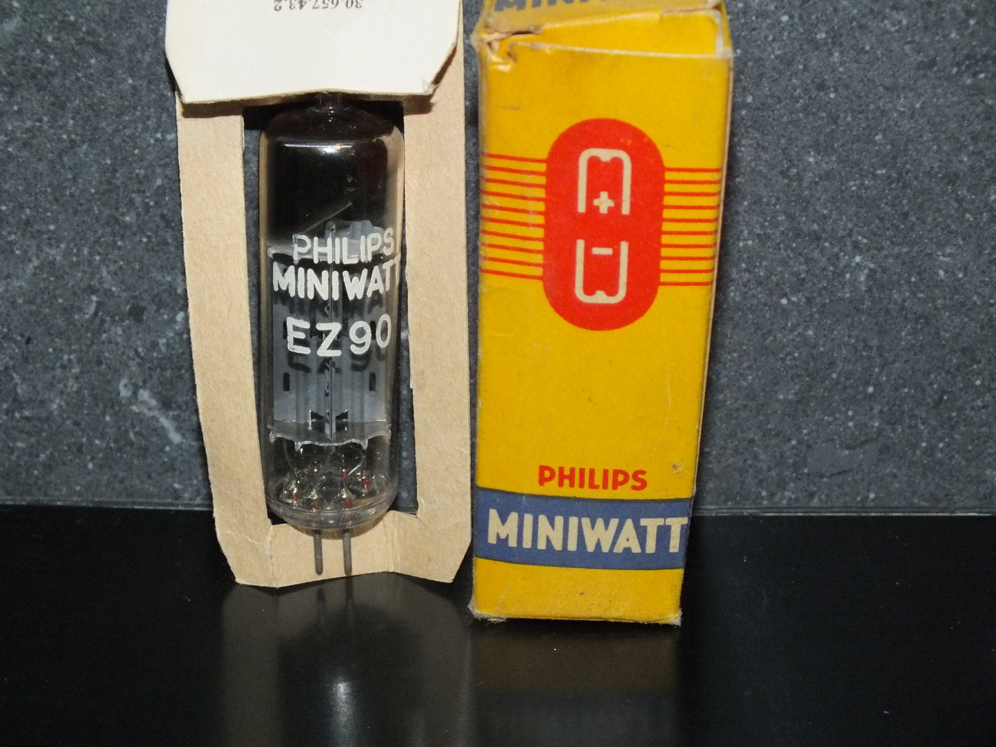 EZ90 Philips Miniwatt 6X4 Rare Inclined Square Getter NOS NIB Tested Mazda