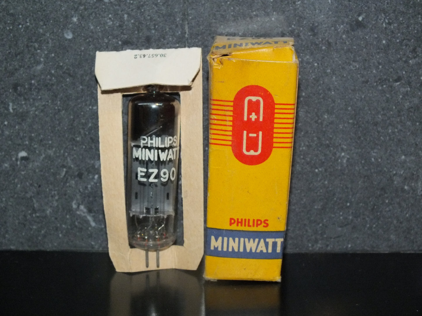 EZ90 Philips Miniwatt 6X4 Rare Inclined Square Getter NOS NIB Tested Mazda
