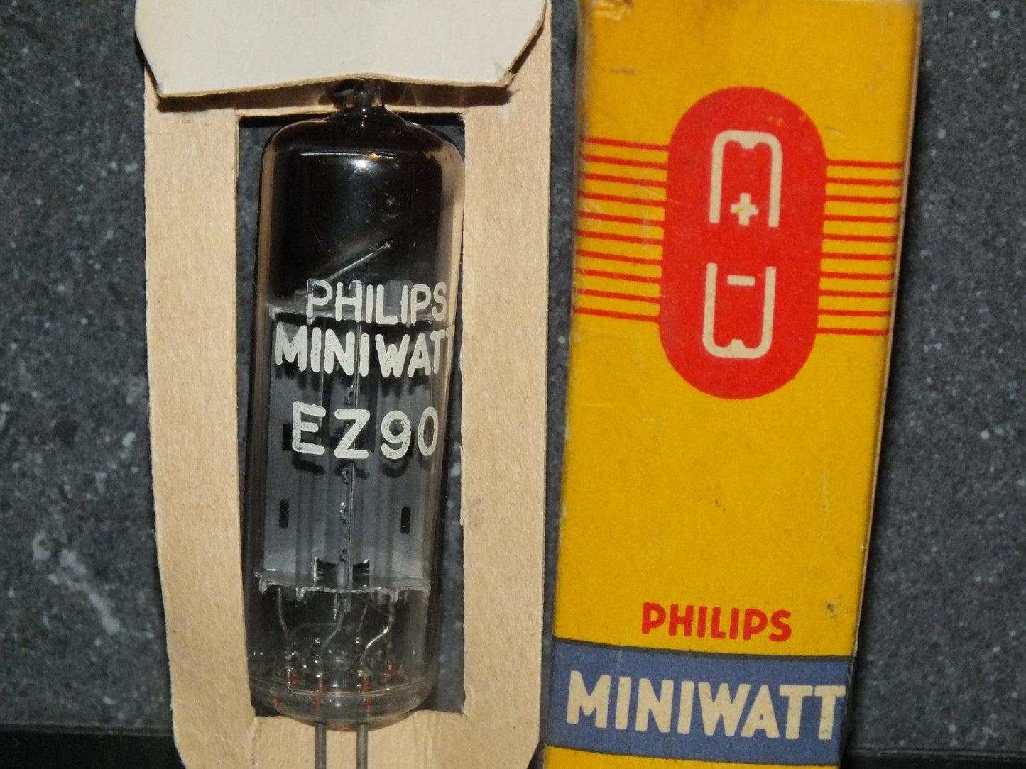 EZ90 Philips Miniwatt 6X4 Rare Inclined Square Getter NOS NIB Tested Mazda