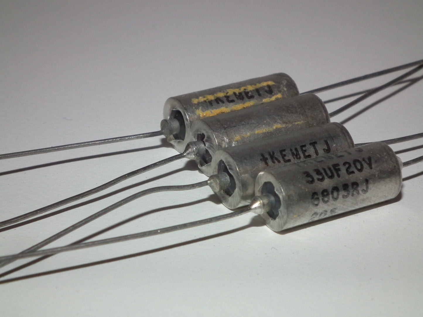 Four vintage silver tantalum KEMET capacitors 33uF/20V NOS (4 pcs) 33mfd